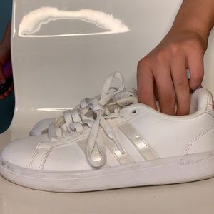 Adidasneo cloudfoam white holographic logo